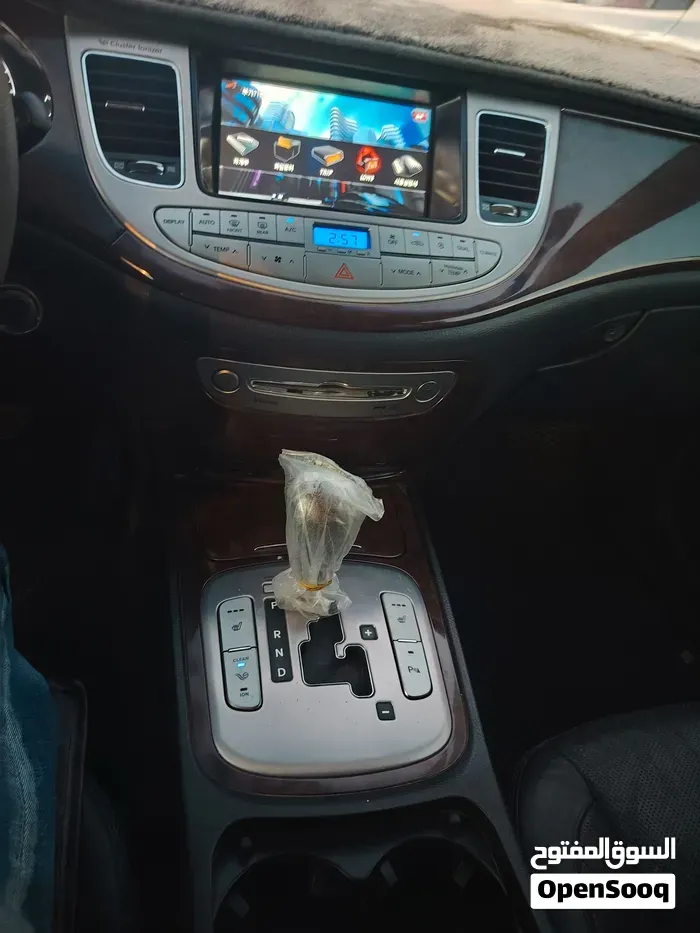 Genesis G70 2010 photo 2