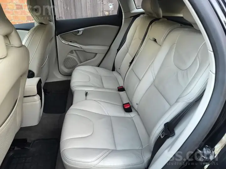 Volvo V40 2012 photo 5