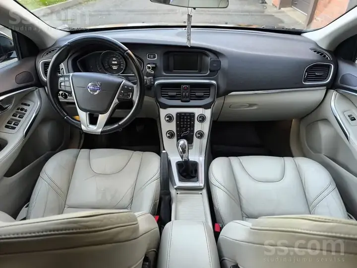Volvo V40 2012 photo 4