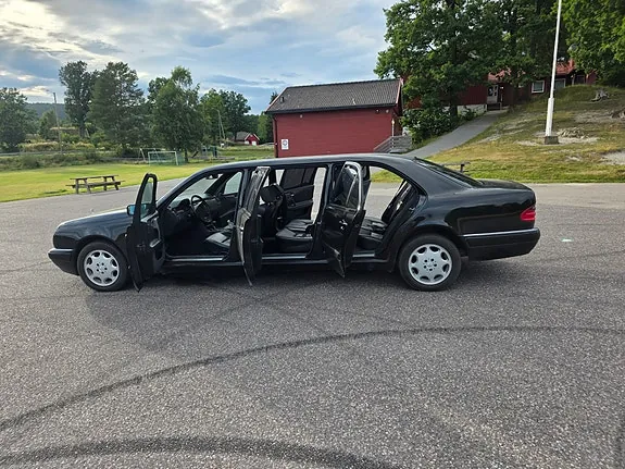 Mercedes-Benz 210 1999 photo 2