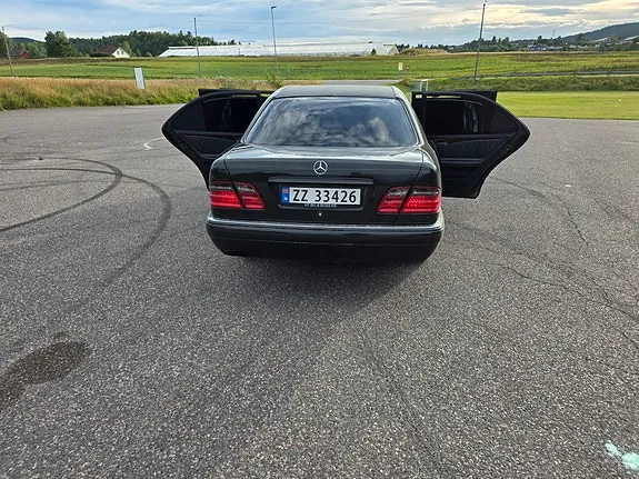 Mercedes-Benz 210 1999 photo 4