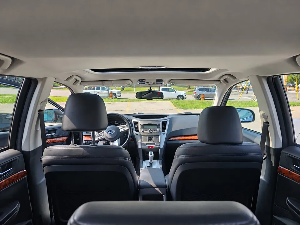 Subaru Outback 2010 photo 2