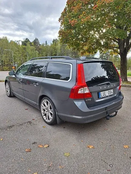 Volvo V70 2012 photo 2