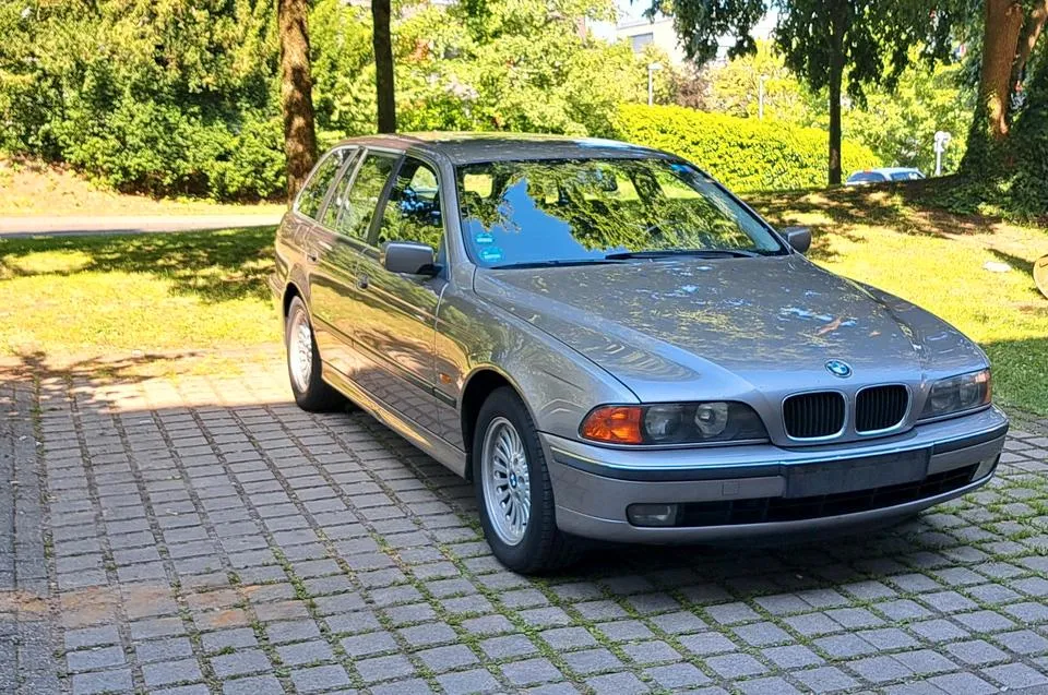 BMW 523