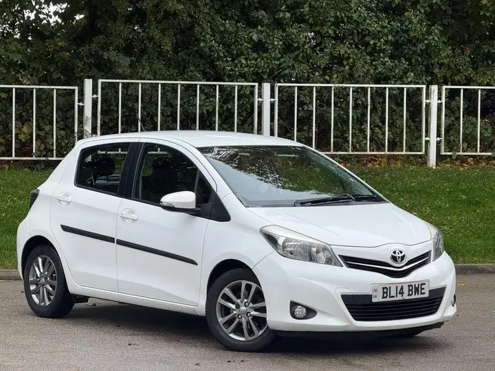 Toyota Yaris 2014 photo 2