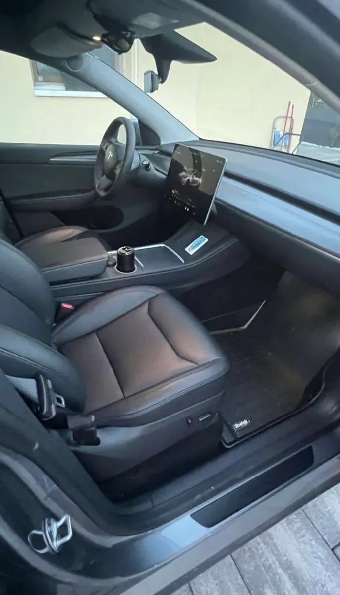 Tesla Model Y 2023 photo 3