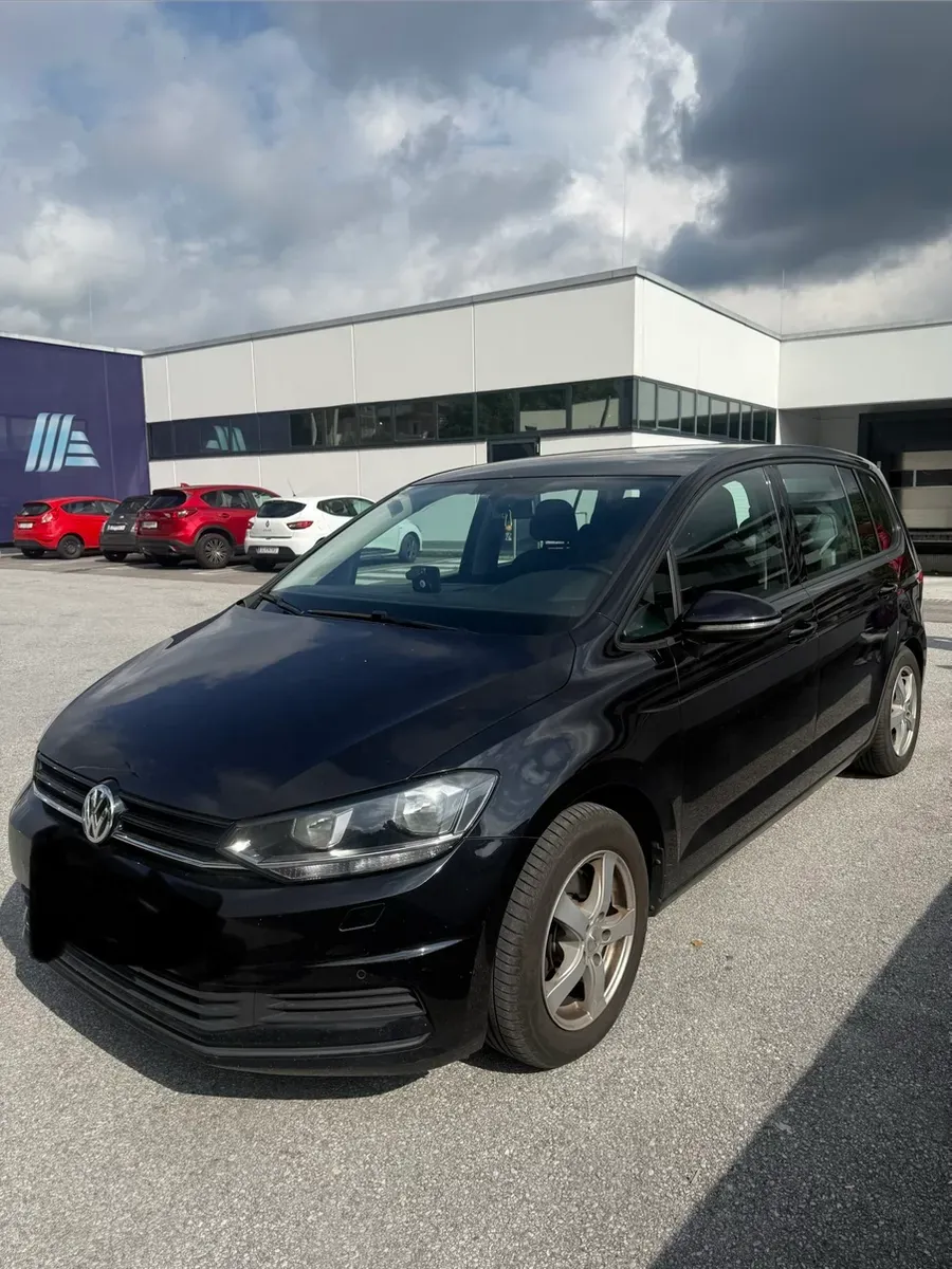 Volkswagen Touran 2015 photo 2