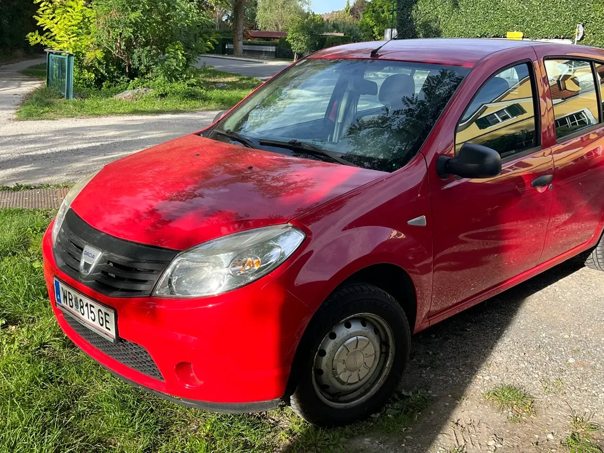 Dacia Sandero 2008 photo 2