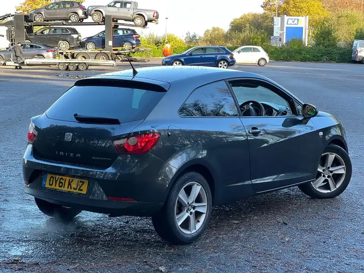 Seat Ibiza 2011 photo 2