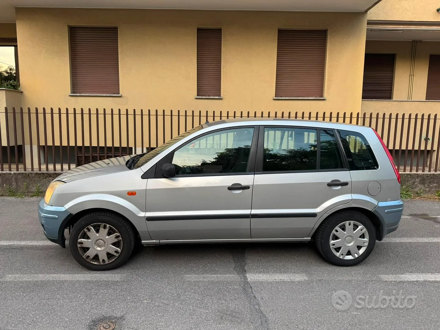 Ford Fusion 2004 photo 3