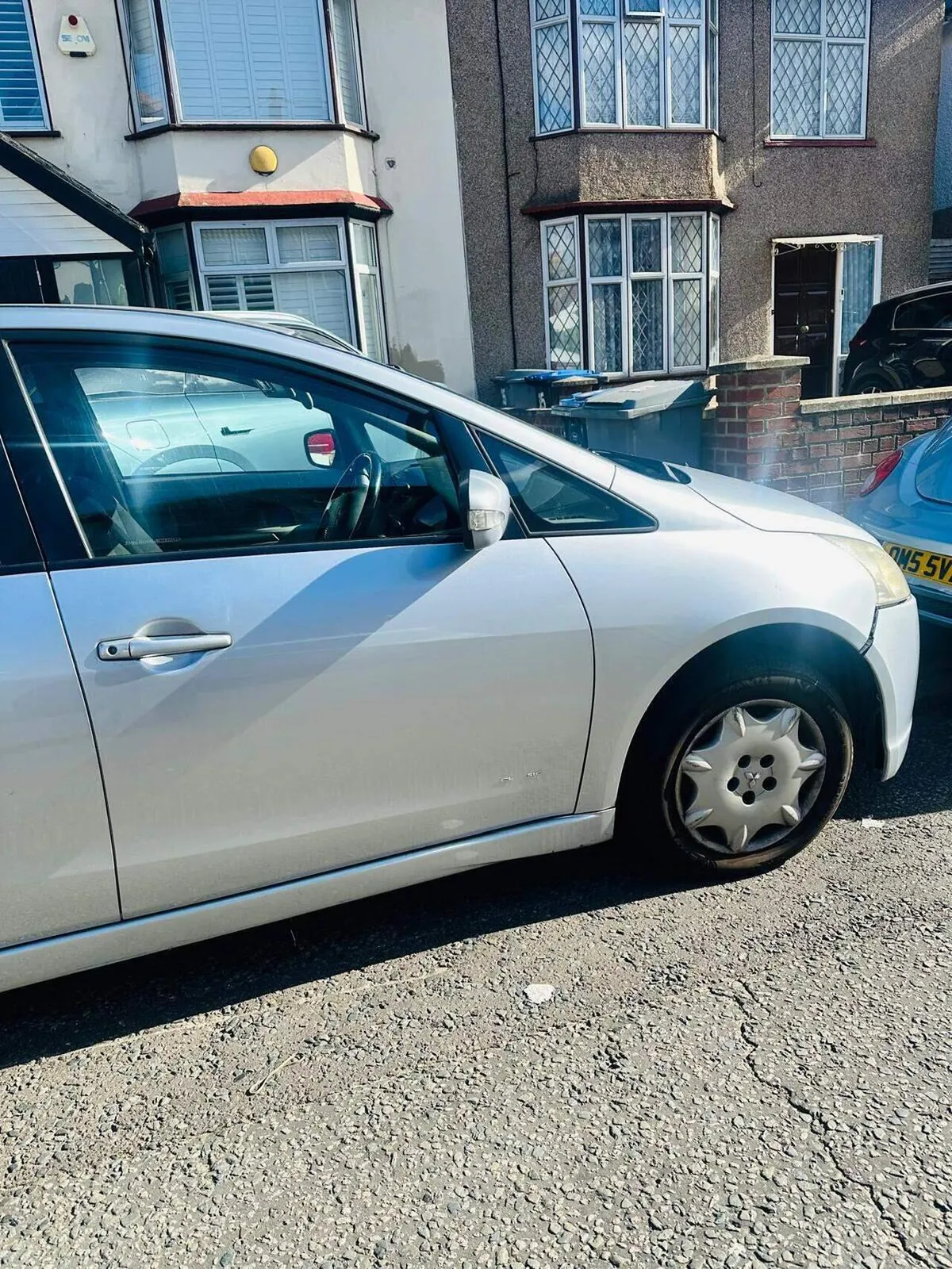 Mitsubishi Grandis 2008 photo 2