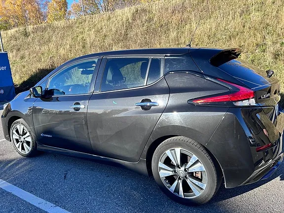 Nissan Leaf 2018 photo 2
