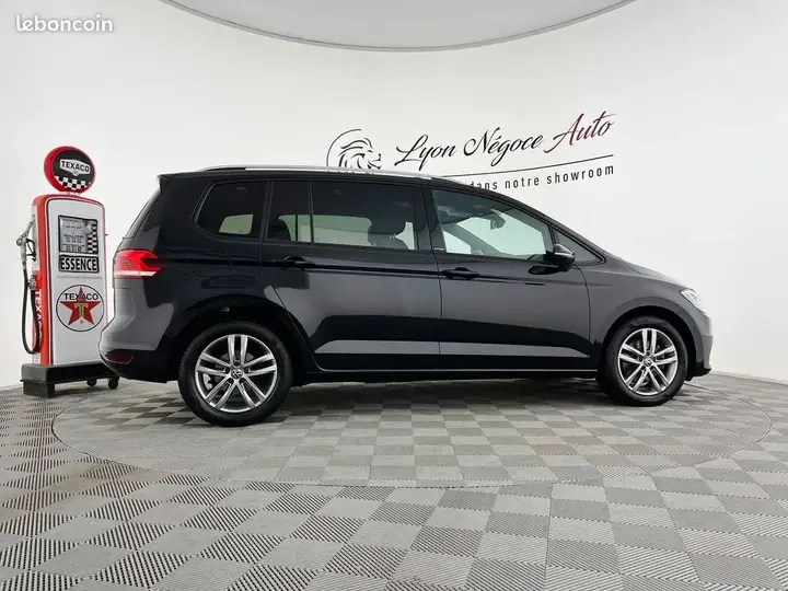 Volkswagen Touran 2023 photo 3