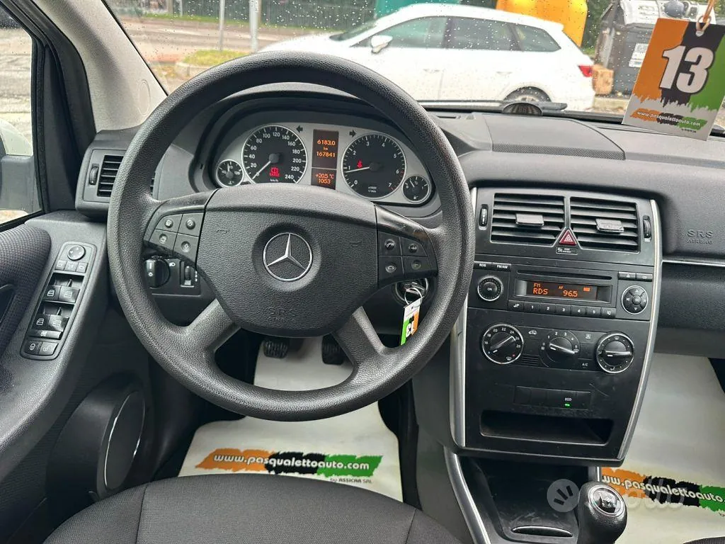 Mercedes-Benz B 180 2011 photo 4