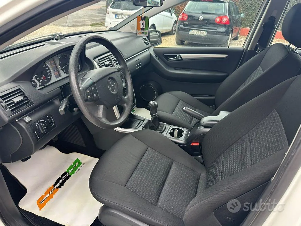 Mercedes-Benz B 180 2011 photo 5