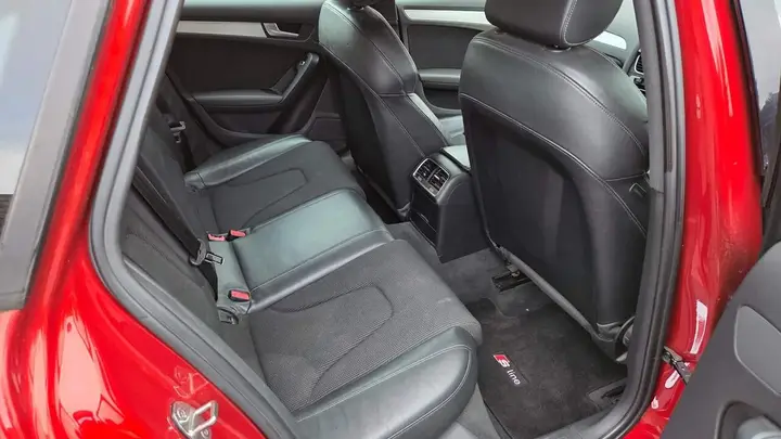 Audi A4 2012 photo 5