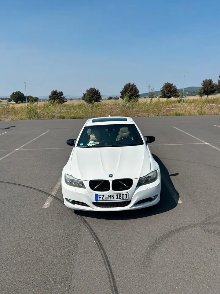 BMW E90