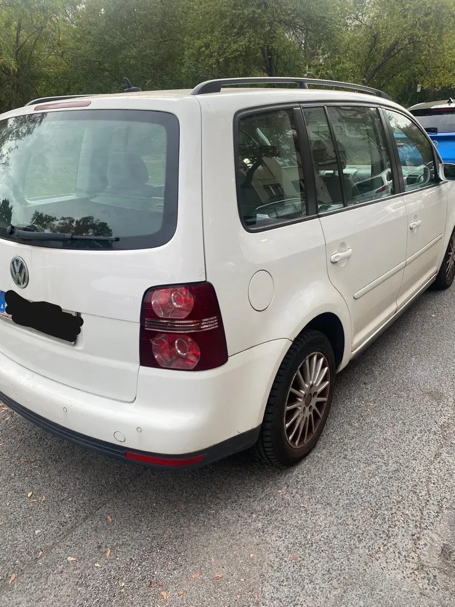Volkswagen Touran 2008 photo 3