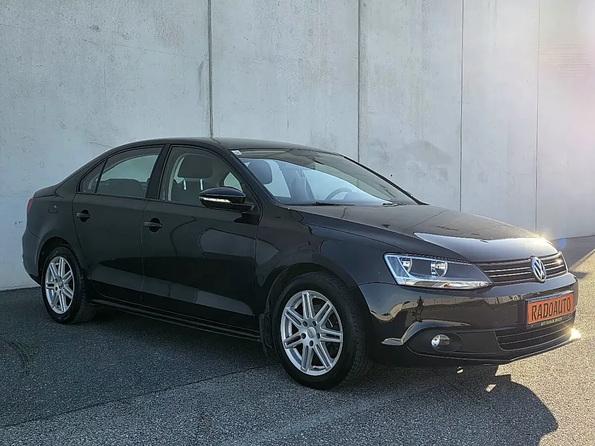 Volkswagen Jetta 2011 photo 2
