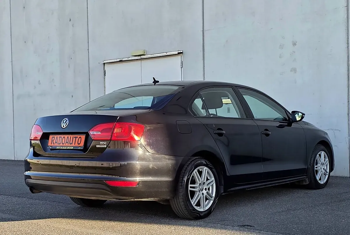 Volkswagen Jetta 2011 photo 3