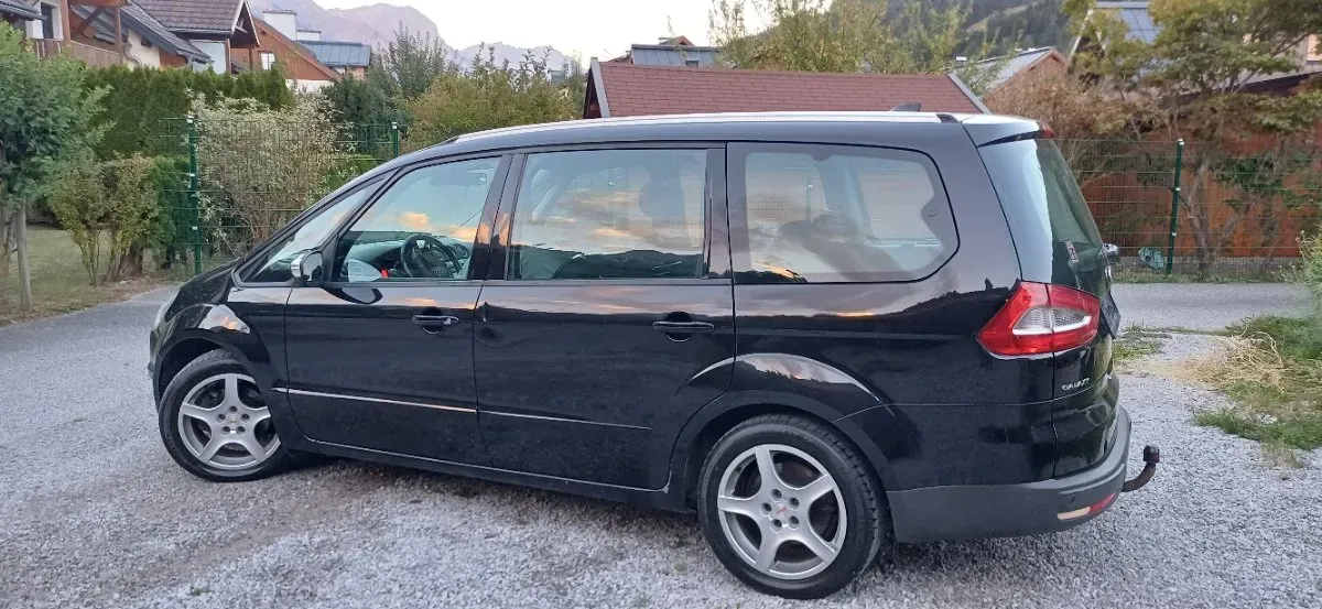 Ford Galaxy 2011 photo 2