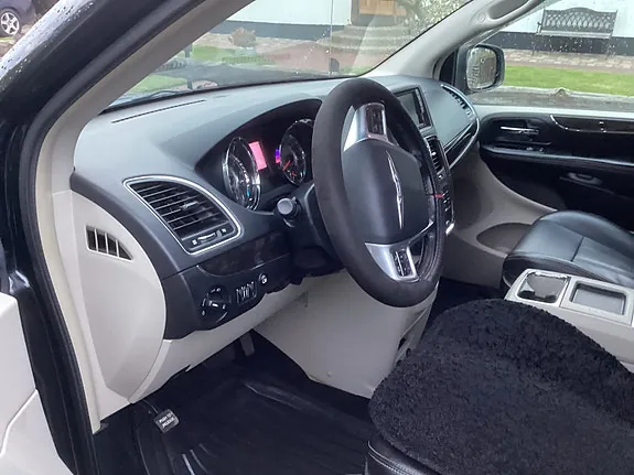 Chrysler Town & Country 2012 photo 4