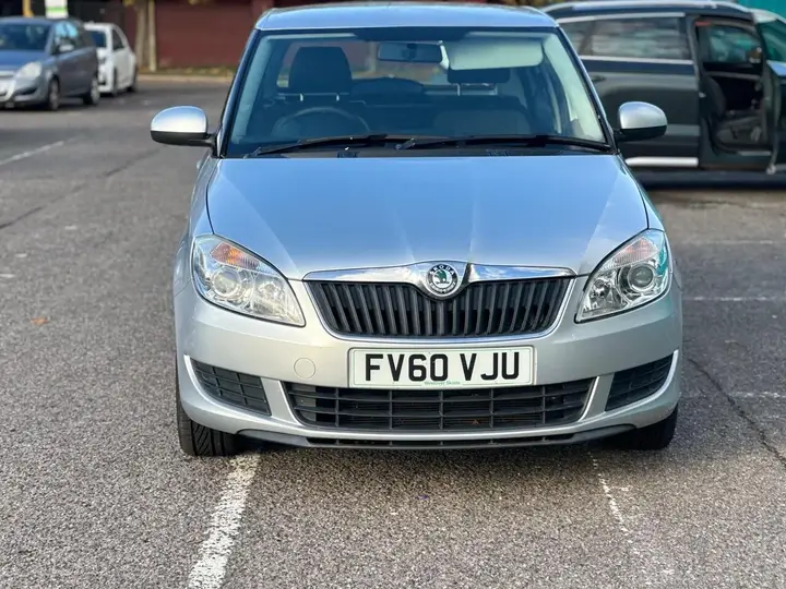 Skoda Fabia 2010 photo 2