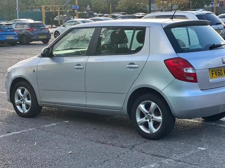Skoda Fabia 2010 photo 4