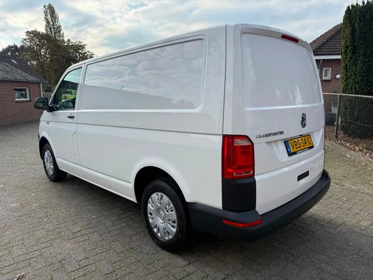 Volkswagen Transporter 2019 photo 2