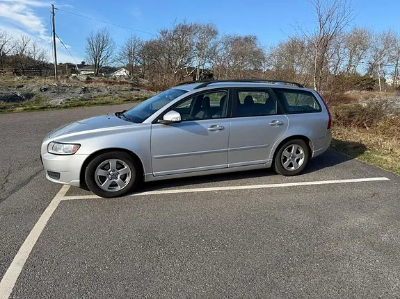 Volvo V50 2011 photo 2