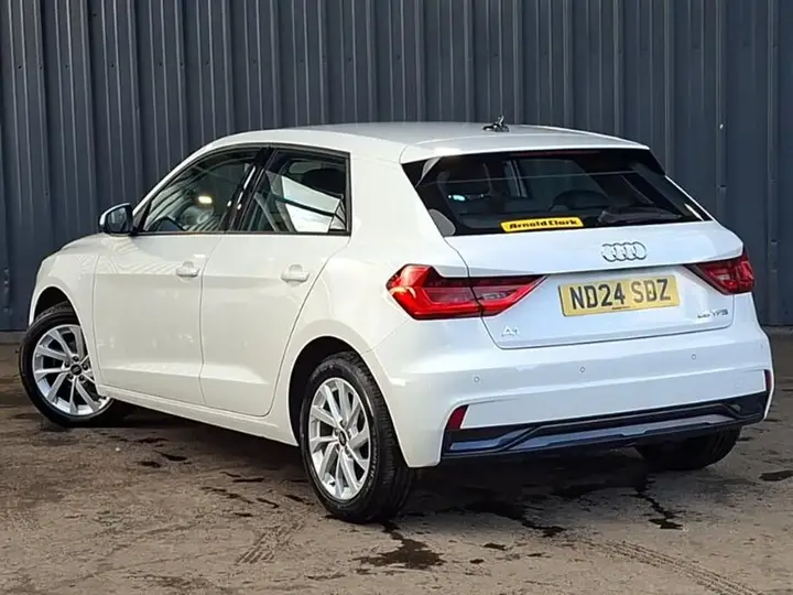 Audi A1 2024 photo 2