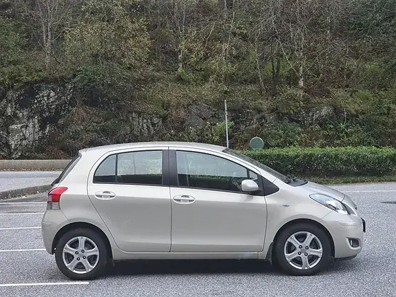 Toyota Yaris 2010 photo 4
