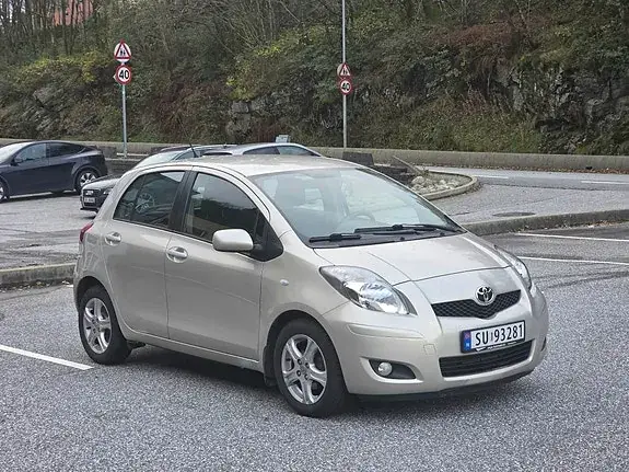 Toyota Yaris 2010 photo 3