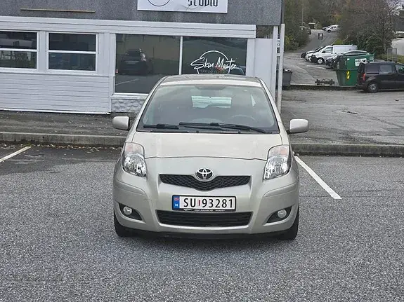 Toyota Yaris 2010 photo 2