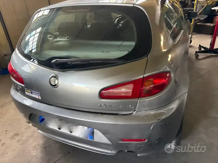 Alfa Romeo 147 2005 photo 4