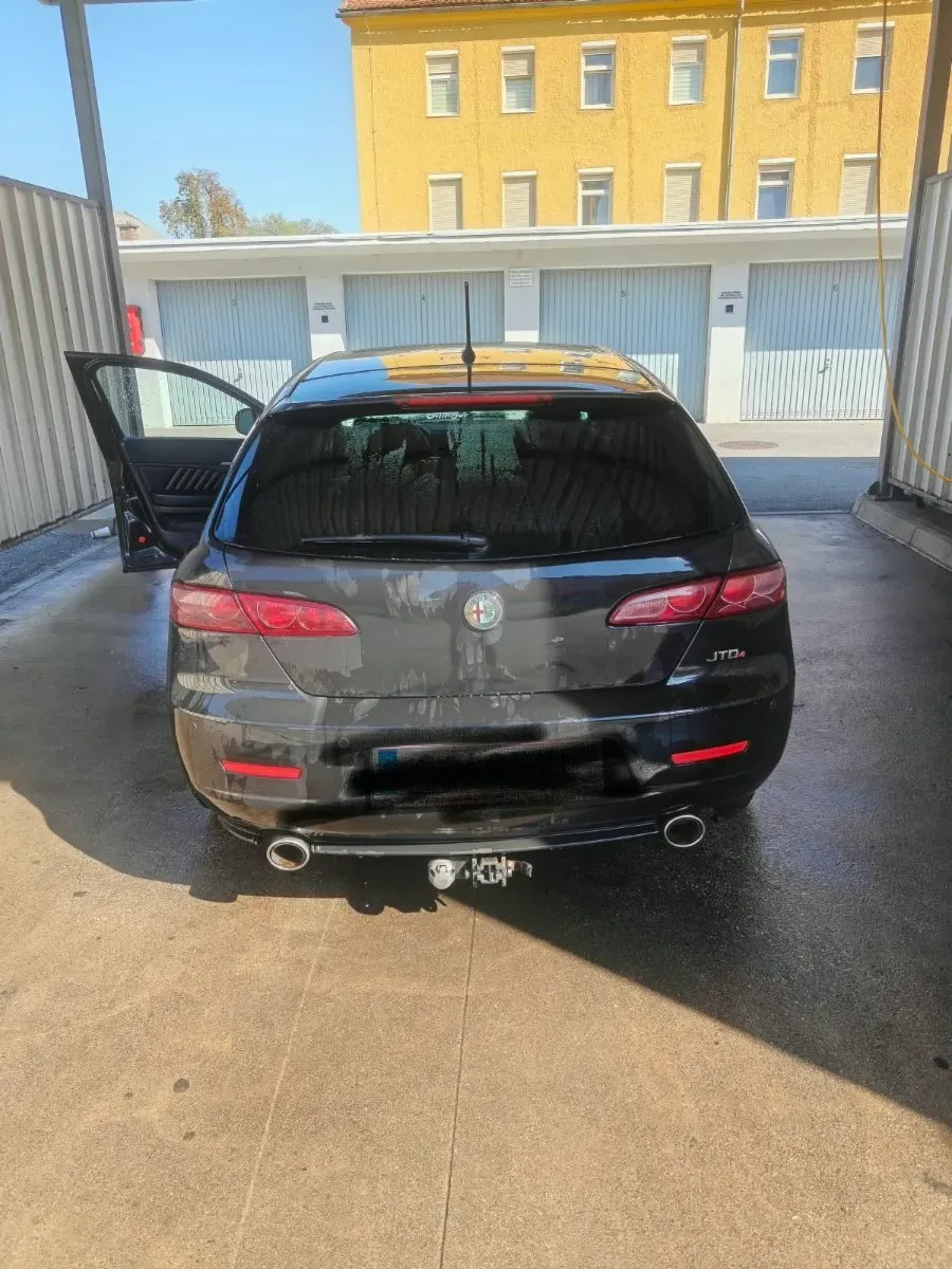 Alfa Romeo 159 2012 photo 2