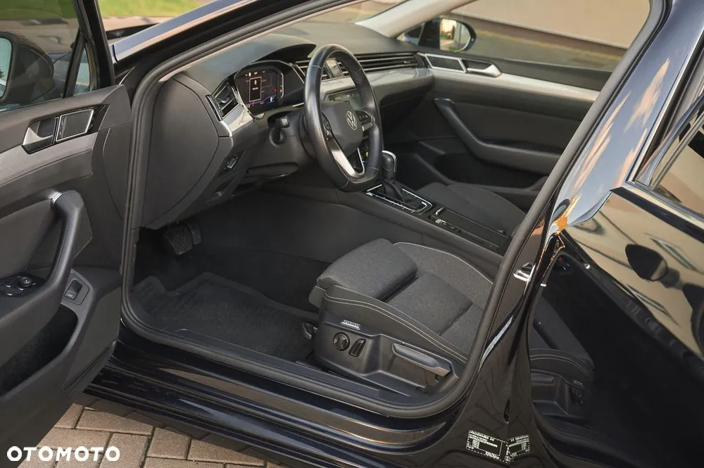 Volkswagen Passat 2023 photo 5