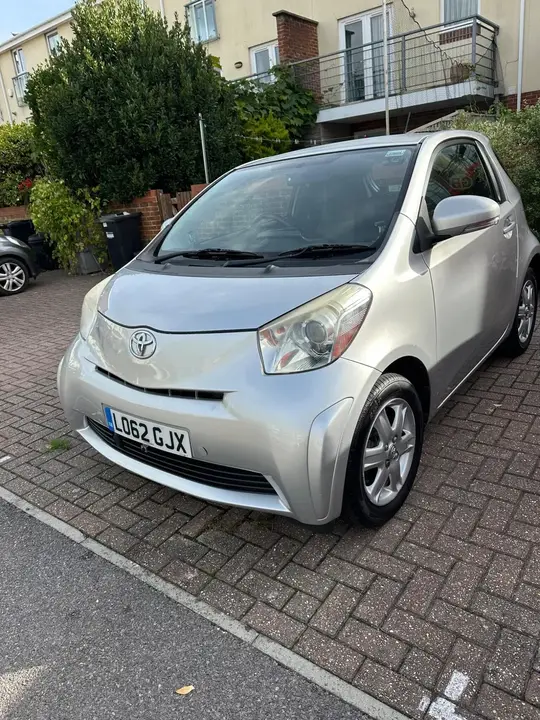Toyota Iq 2012 photo 2