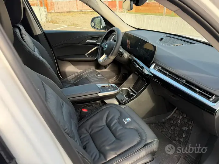 BMW Ix1 2025 photo 3