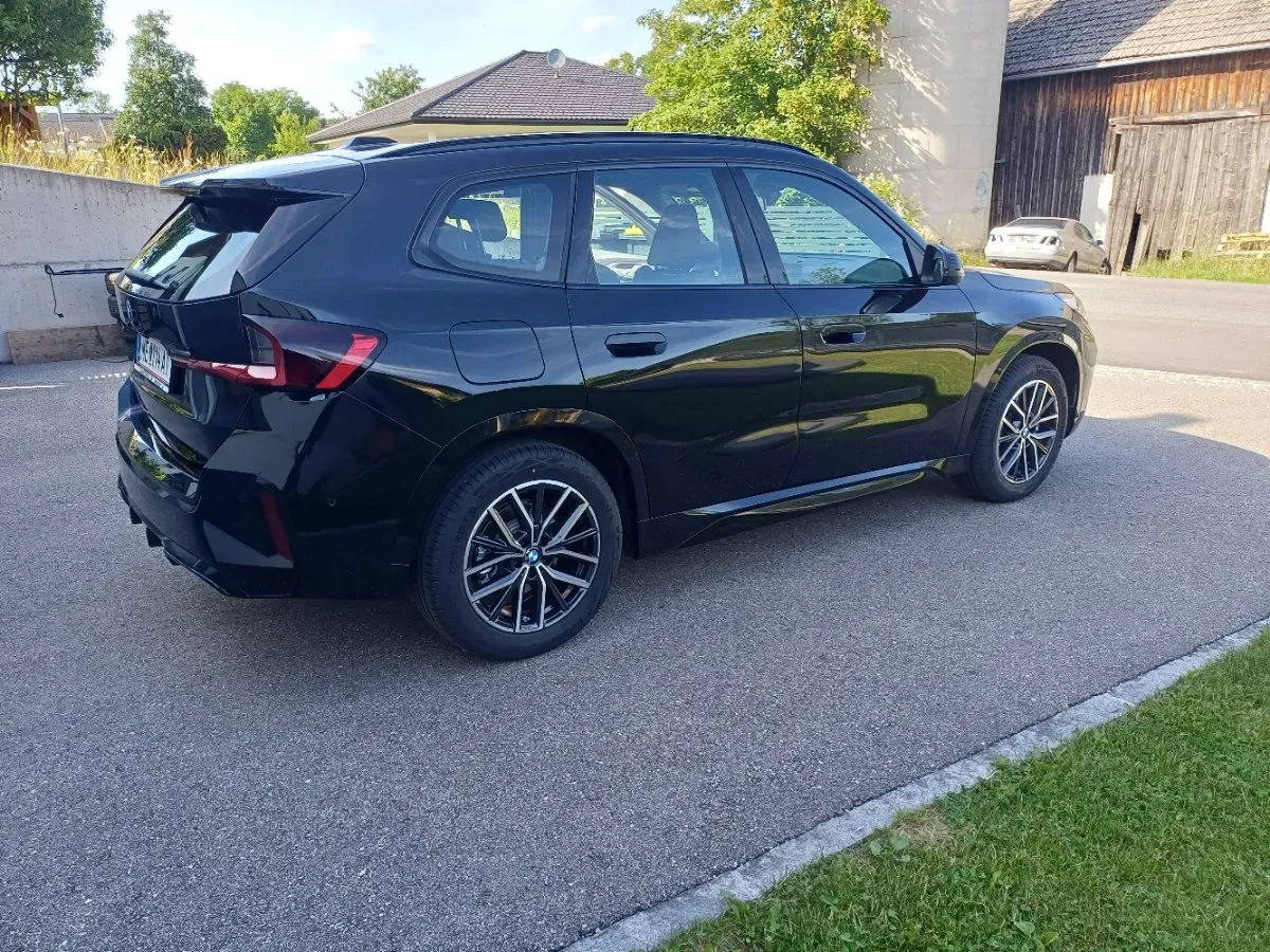 BMW Ix1 2026 photo 2