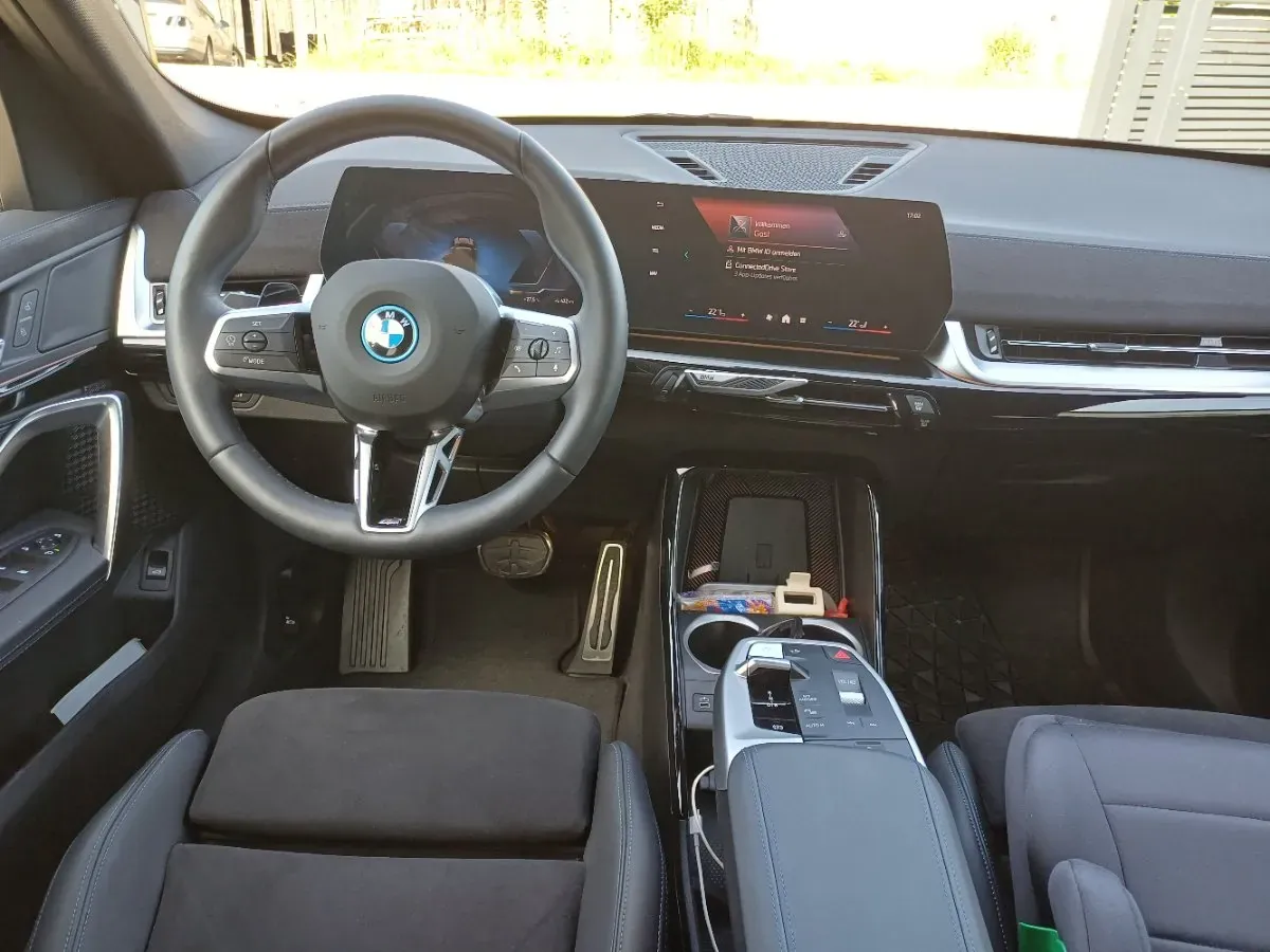 BMW Ix1 2026 photo 3