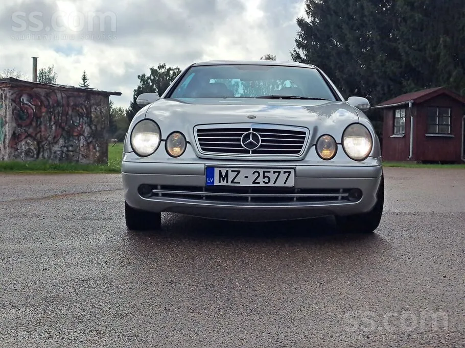 Mercedes-Benz Clk320 2002 photo 2