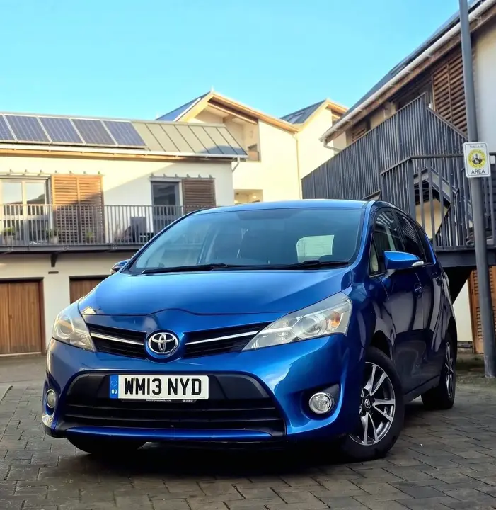 Toyota Verso 2013 photo 2