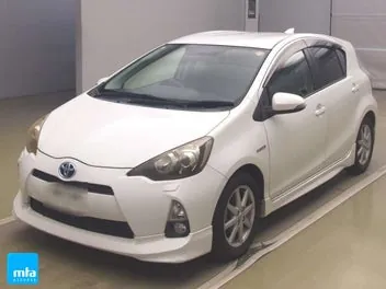 Toyota Aqua 2013 photo 2