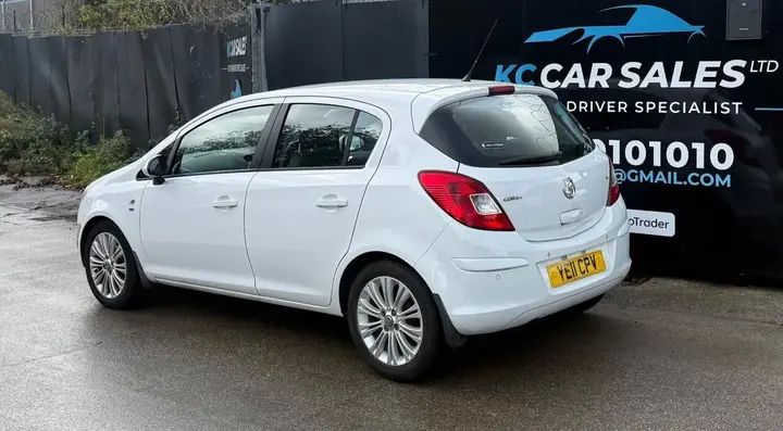 Vauxhall Corsa 2011 photo 3