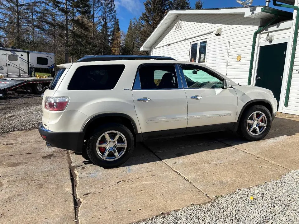 GMC Acadia 2008 photo 2