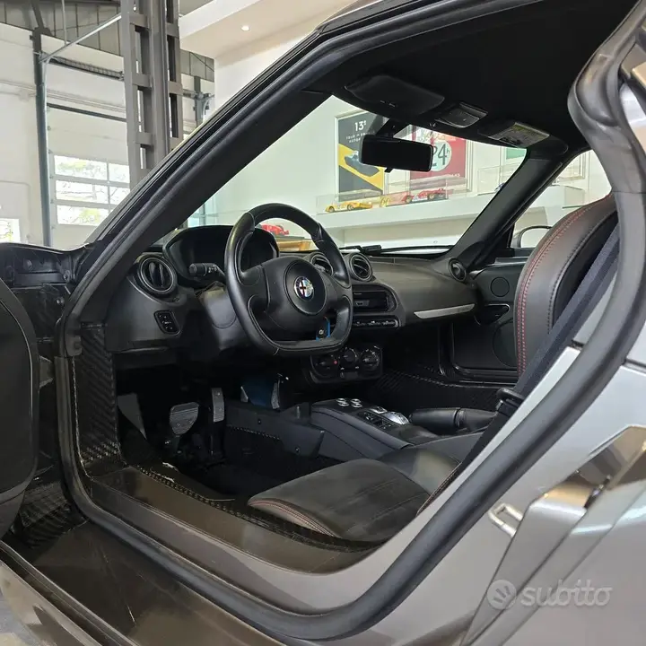 Alfa Romeo 4C 2015 photo 4