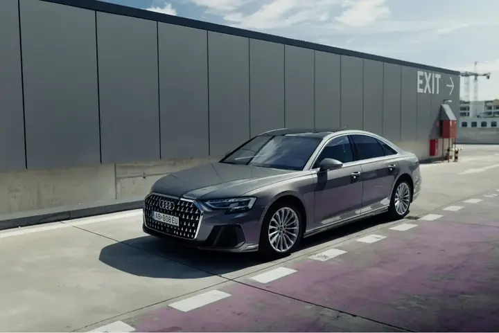 Audi A8 2022 photo 2