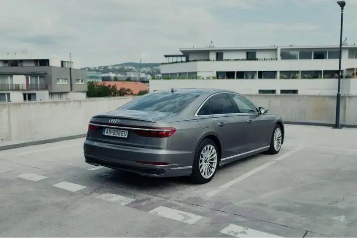 Audi A8 2022 photo 3