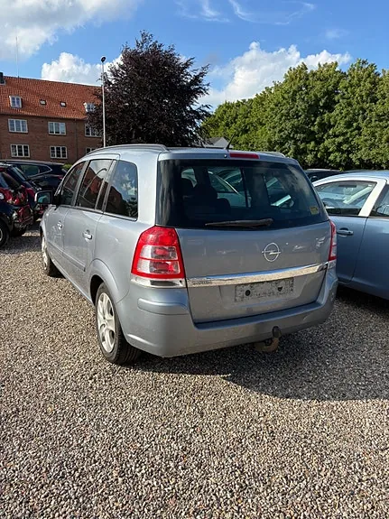 Opel Zafira 2011 photo 4
